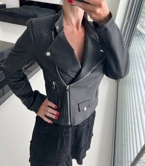 Cierna kozenkova bunda