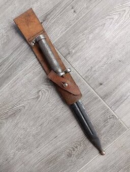 Starý vojenský bodák