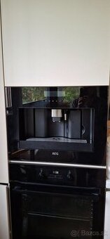 Vstavaný kávovar AEG KKE 8845 00B