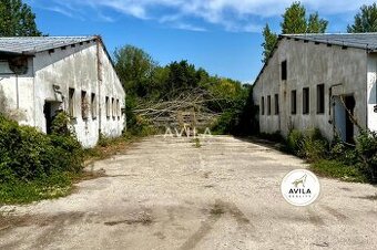 Predaj | Hospodárske budovy v areáli družstva | Hrádok