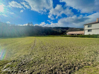 Exkluzívna ponuka rovinatého pozemku v obci Malé Hoste - 978