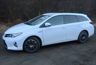 TOYOTA AURIS TOURING SPORT 1.8 Automat