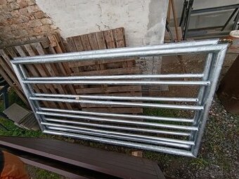 Predám masívne železné pozinkované dielce