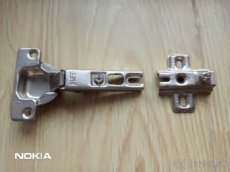 zaves nalozeny na skrine