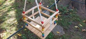 detská drevená hojdačka