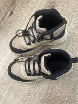 Reserved tenisky velk.28