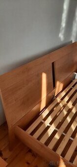 Predám peknú a pevnú postieľku 160/200