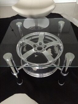 sklenený konferenčný stolík