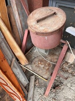 Predám elektrický šrotovník na obilie + plastový sud