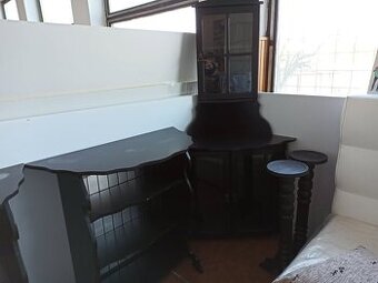 starožitný čierny rohový sektor