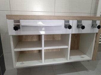 svorky na montaz dvierok