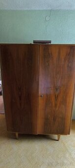 Darujem skrine a komodu