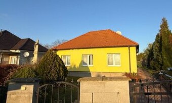 NA PREDAJ SLNEČNÝ 5 IZBOVÝ DOM V BOHDANOVCIACH NAD TRNAVOU