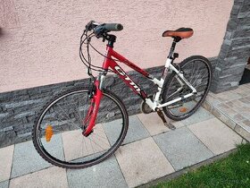 Trekový dámsky bicykel