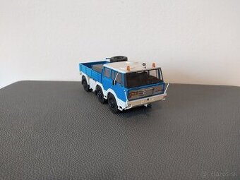Tatra 813 1:43