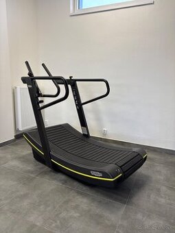 Technogym SkillMill - bezmotorový pás