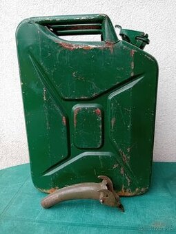 Predám kanistre 20 L
