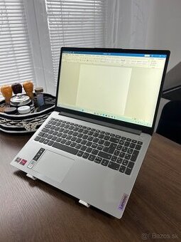 Lenovo Ideapad | Ryzen 5 7520U | 8GB DDR5 | 512 GB SSD M2