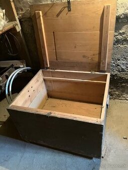 Dreveny kufor/ bedna do 5.10.2025 sťahovanie