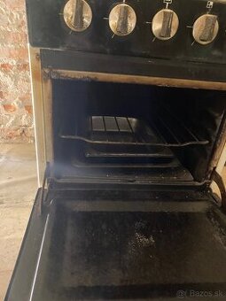 Darujem plynovy sporak s plynovou rurou