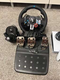 Logitech g29 aj s radiacou pákou.