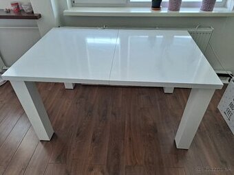 Jedalensky masivny stol - 1