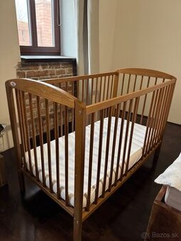Drevená postieľka