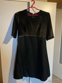 Nové dievčenské šaty čiernej farby