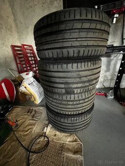 Predam pneu rok 11/2022 5.6 mm mustang gt 2015 napr