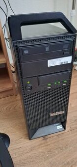 Predam Počitac Lenovo S20 Xeon plus LCD monitor