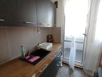 Prenajmem 2-izbový byt v KNM, centrum