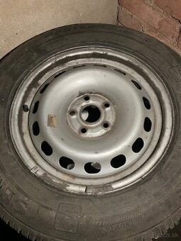 Zimne pneu 215/65 r16