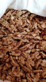 Ponúkam vlašské orechy lupane tohtoročné 11€/kg