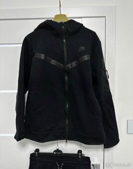 Nike Tech Fleece Čierna