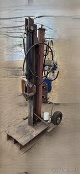 Kálačka na drevo 8,5t - 1