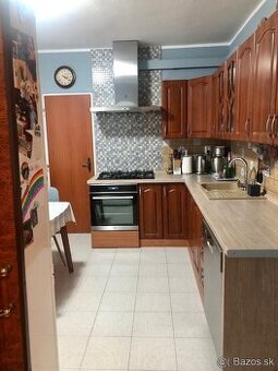 Na predaj veľký 3 izbový byt, Nové Zámky