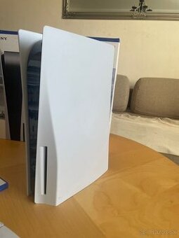 PlayStation 5 (disková verzia – Ragnarök edícia, B