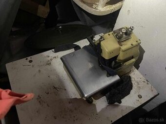 Sijaci stroj a overlock