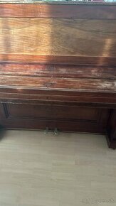 Starožitný klavír - stále zachovalý a funkčný