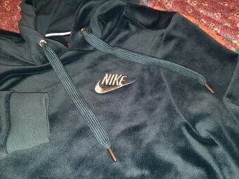 Nová, zelená športová súprava NIKE – veľ. M