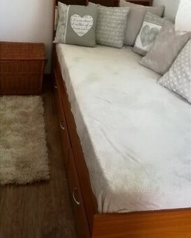 Posteľ s matracom