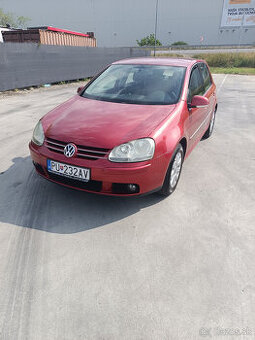 Volkswagen Golf 1.6 MPI benzín