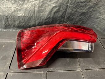 SKODA SCALA LAVE ZADNE SVETLO orginal