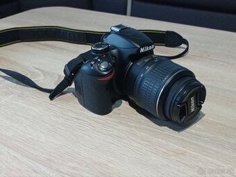 Nikon D3200 + objektív + 2x brašňa + statív