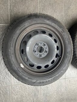 Predam 205/60 R16 zimnu sadu