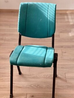 Kancelárskua stoličk – pohodlná a stabilná