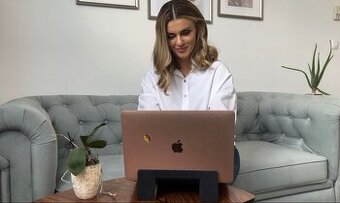 Nádherný štýlový gauč Chesterfield - mätovozelená farba