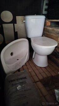 Umývadlo a stropné svetlá