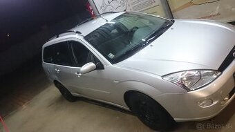 Ford Focus kombi 1. gen v celku / na diely
