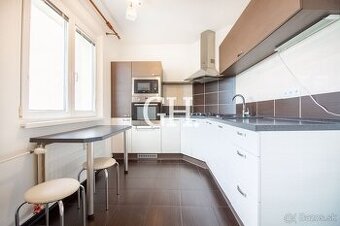 NA PREDAJ 3-izbový byt s loggiou na 8. poschodí – ulica Ľudv